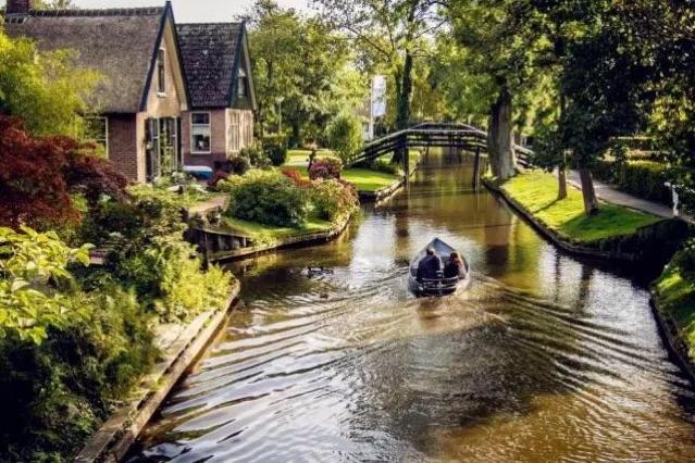 荷兰美丽而神秘的羊角村,羊角村荷兰最受欢迎小镇