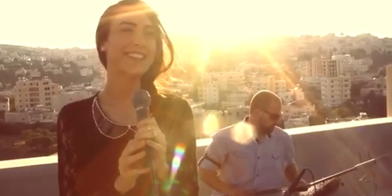 巴勒斯坦姑娘翻唱埃及金曲《我的故乡啊真美丽》