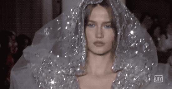 刘亦菲走红毯穿的礼服 (刘亦菲结婚了吗2017)