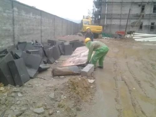 刚浇筑混凝土下雨怎么保护,浇筑混凝土时下雨怎么处理