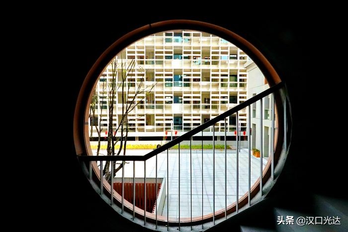 闹市中又一处年轻人文创新乐园——“大智*界无**·空中小镇”