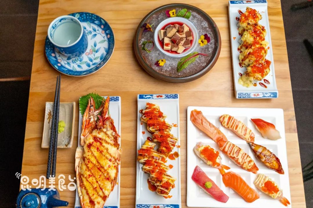 在昆明，第一次见200斤的大鱼，蘸着芥末生吃超爽