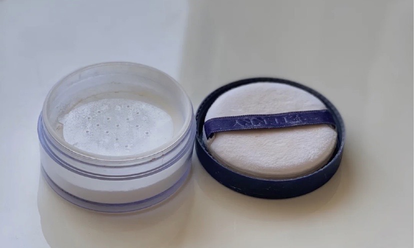 为什么一用散粉妆面就不亮,为什么散粉一上底妆就变得粗糙