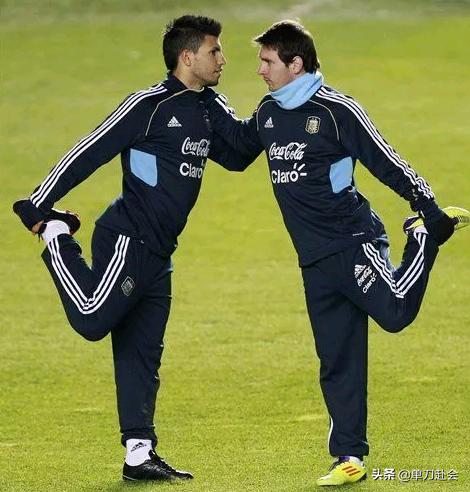 梅西自拍阿圭罗睡觉照片,梅西拍阿圭罗睡觉