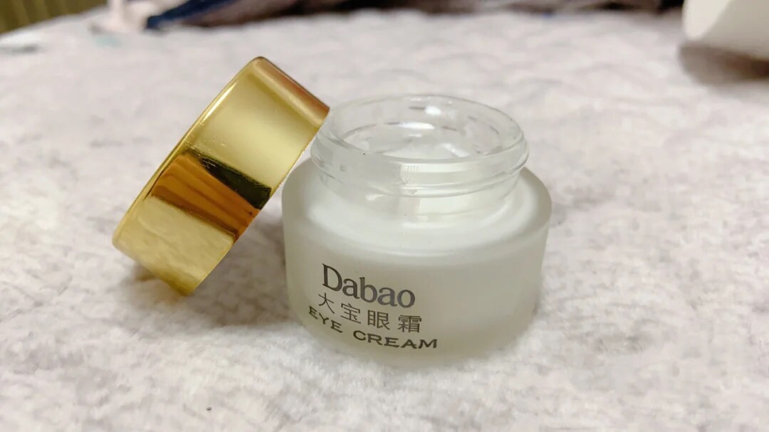 欧莱雅紫熨斗眼霜看起来很廉价,真实有用的眼霜推荐