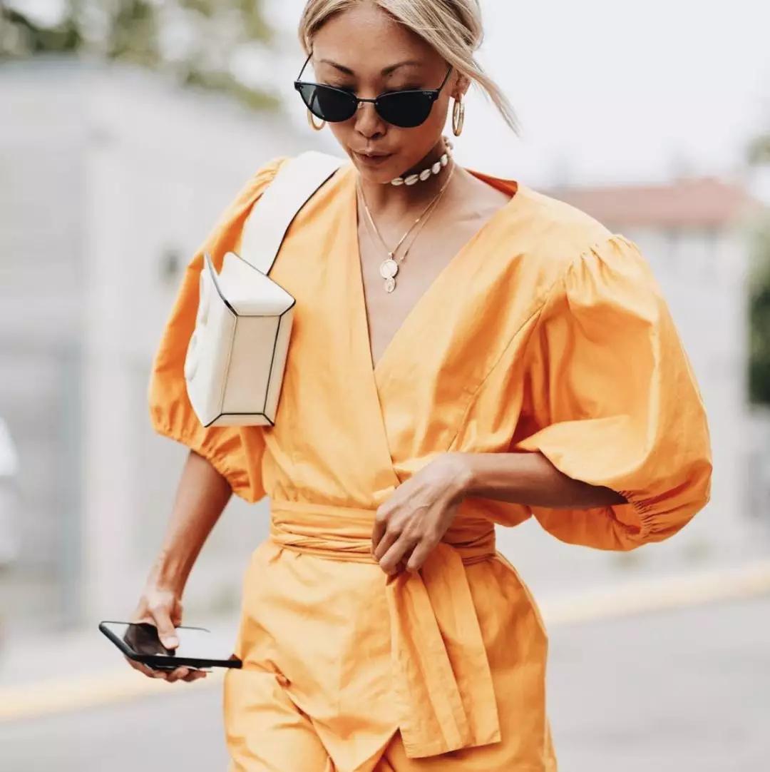 最新款的腰包简单一点,斜挎腰包最值得入手的大牌