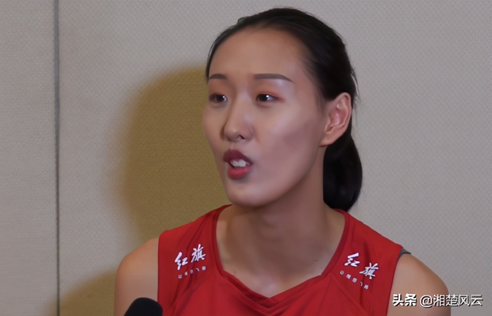 女排队员剪头发,张常宁女排集训原视频