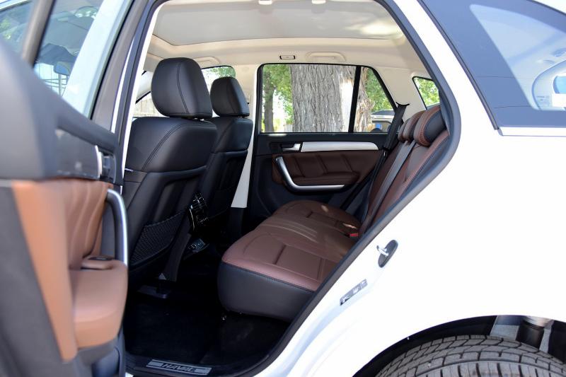 成于产品败于定价,哈弗H8应该是长城目前为止,最成功的试水