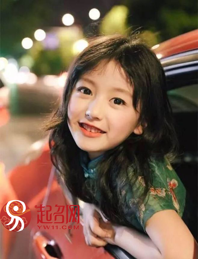 微微一笑很倾城明星名字,微微一笑很倾城的女孩