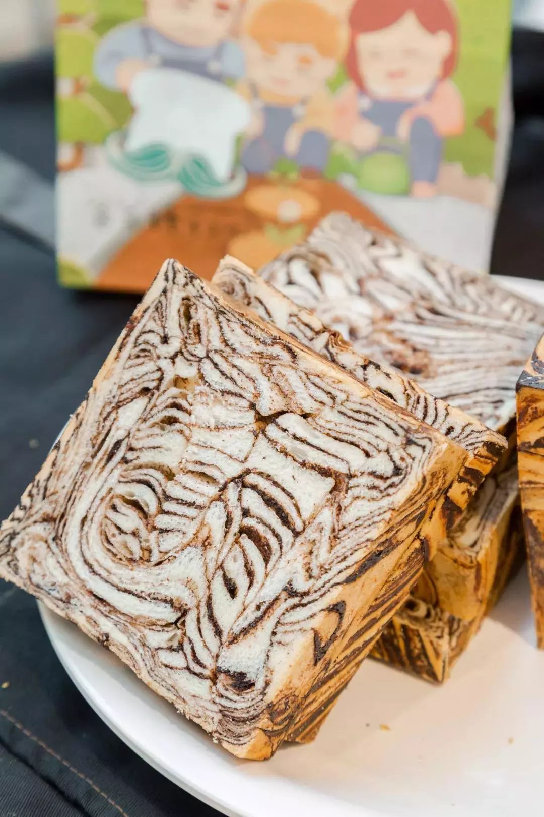 挨打4小时才能吃到的*力暴**吐司店空降太原！开业免费吃