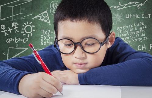 怎么预防小朋友大小眼,小孩子大小眼应该怎样矫正