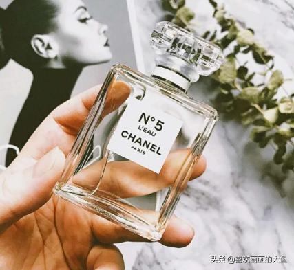 巴宝莉风格女士香水50毫升新款,适合学生党的巴宝莉香水