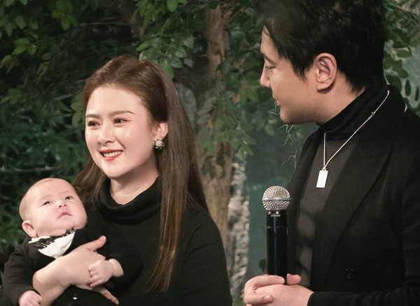 娌堣吘鍜屽瀛愪滑鐨勬悶绗戝悕鍦洪潰,娌堣吘鍜岃嚜宸卞効瀛愮殑鎼炵瑧鐬棿