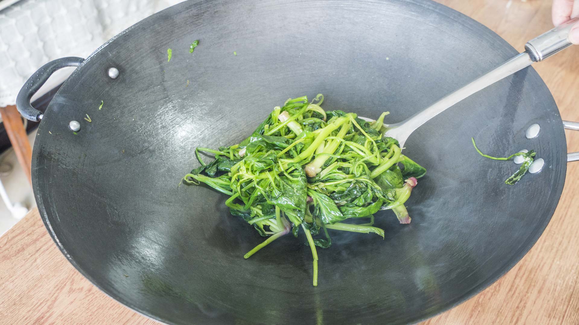 新铁锅千万别直接用,教你正确的开锅方法,不粘锅不生锈,特实用