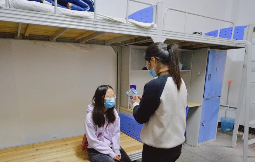 “贫民窟”大学宿舍遭学生嫌弃,环境“脏乱差”,新生表示想复读