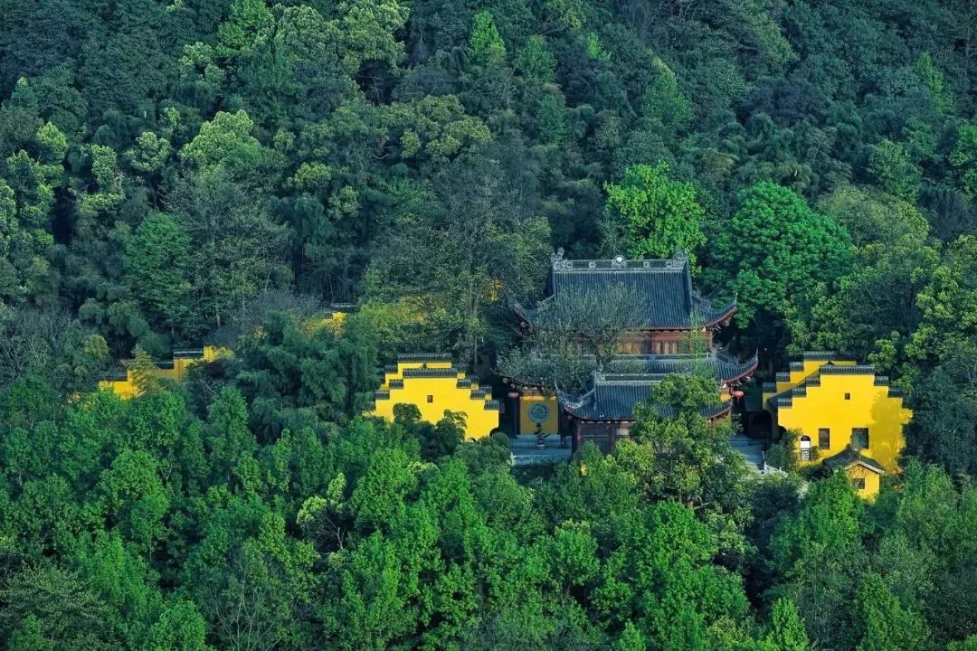 杭州西湖美景跟古诗里的一样迷人,杭州灵隐寺烟雨江南