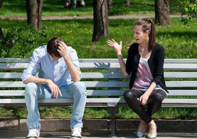 当伴侣处于低谷时我们该怎么做,面对伴侣如何做到情绪稳定