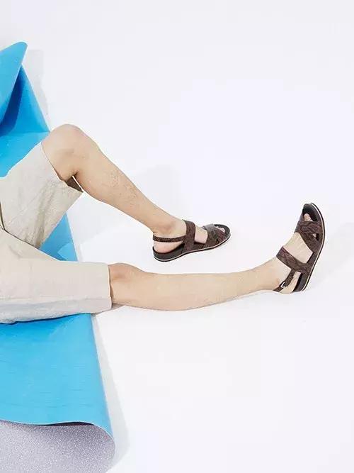 男士夏天穿短裤配什么鞋子好,舒适男士夏天休闲短裤