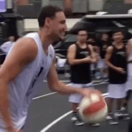 鍝堢櫥宸呭嘲鏃舵湡楂樼噧鍓緫浠ｈ█闃胯开,鍝堢櫥浠ュ墠绛剧害nike