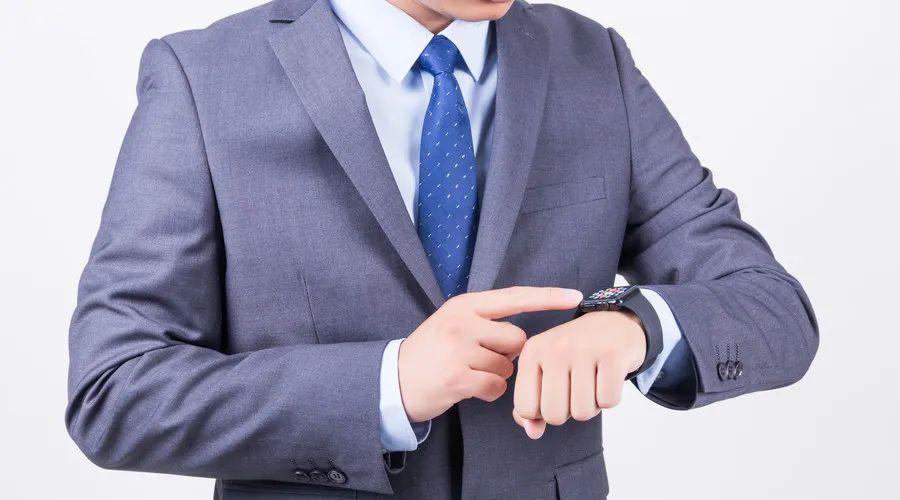 员工打官司请假公司不批,员工离职法院判员工向公司赔偿