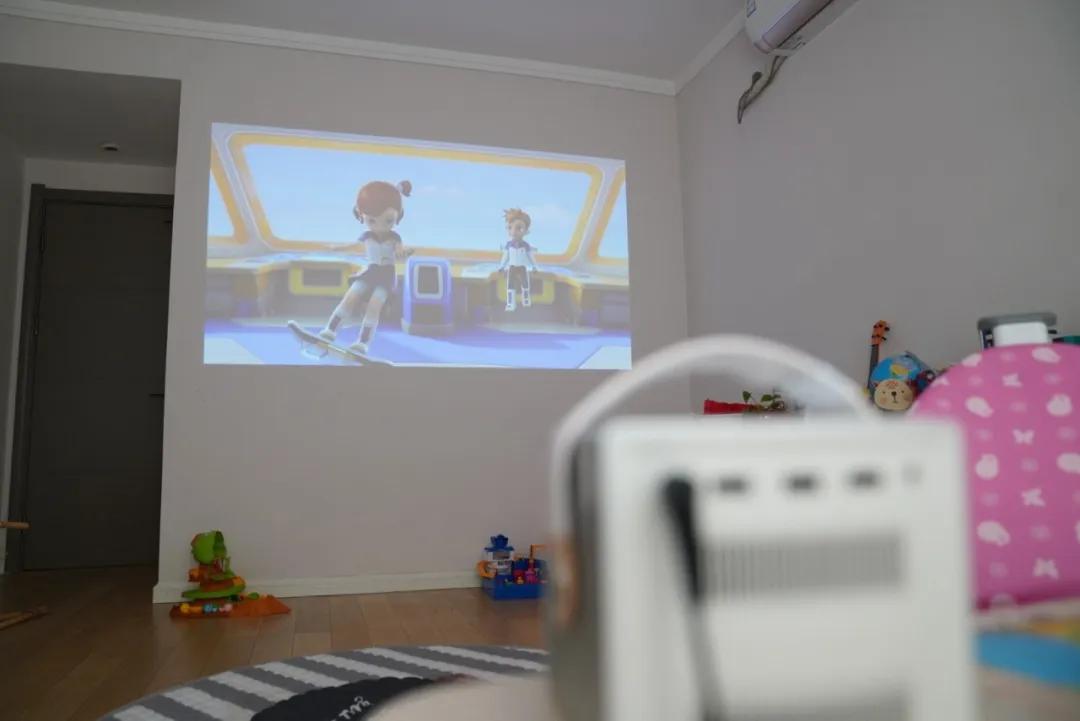 如何选择护眼投影仪,100寸电视和投影仪哪个好更护眼