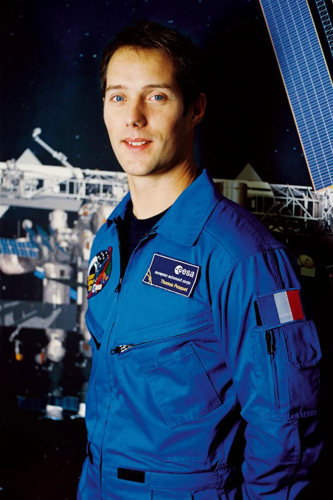 被这个法国帅气宇航员迷倒！网友：法国人真TM浪漫