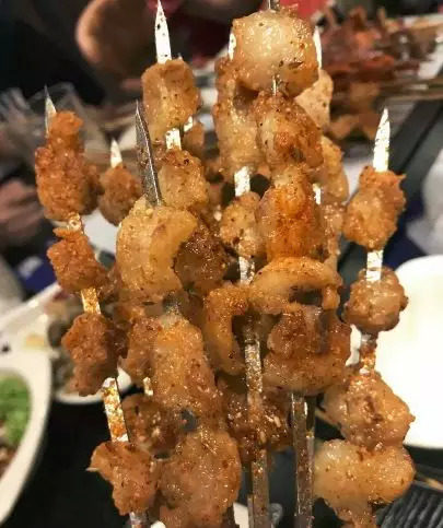 一天卖3万串的烧烤摊,烧烤只卖牛肉串