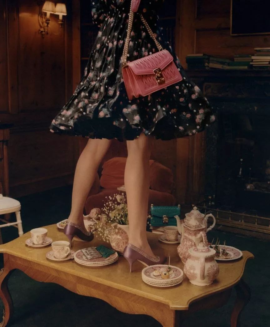 女人为什么总是爱买衣服,爱买衣服的女人有多好配音