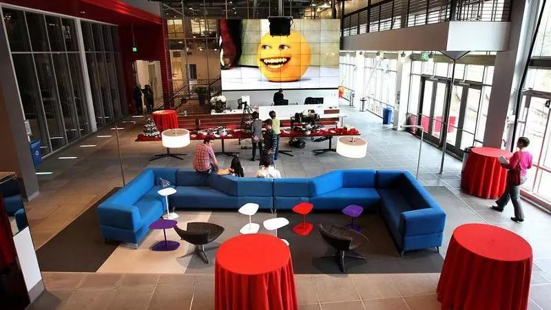 别人的办公室总是不会让我失望!这里工作太爽了