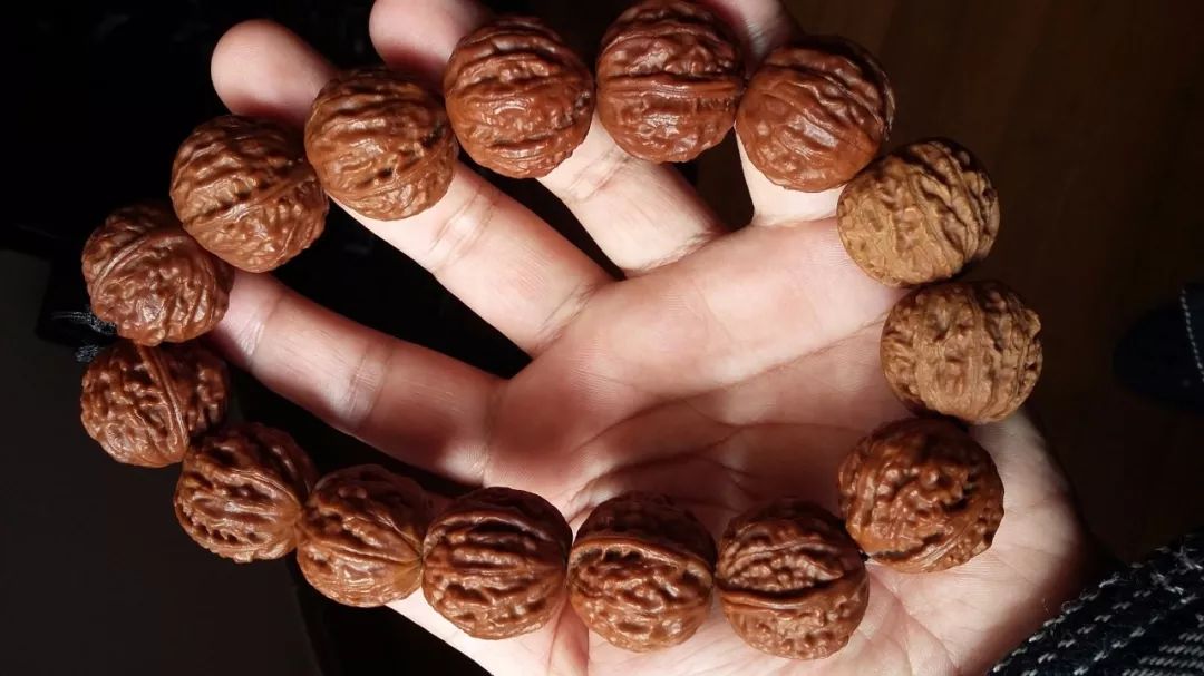 什么品种的核桃玉化包浆更快,文玩核桃盘多久才会玉化