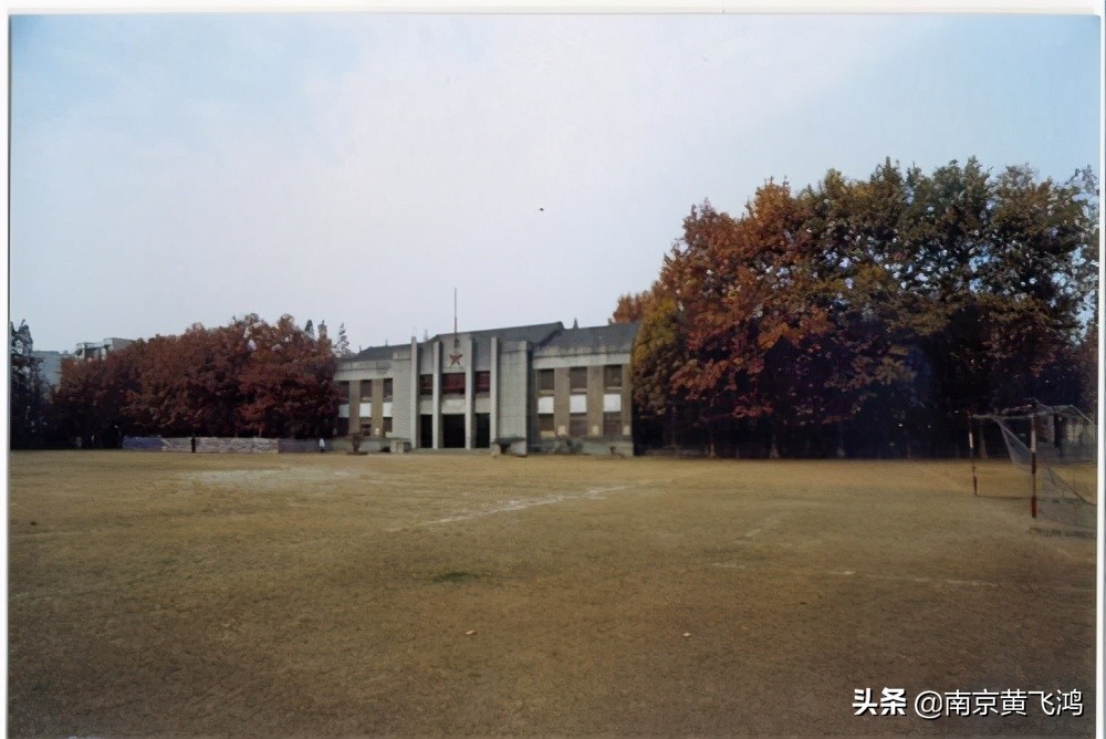 我的快乐童年一年级,快乐的童年美丽的小学校园生活