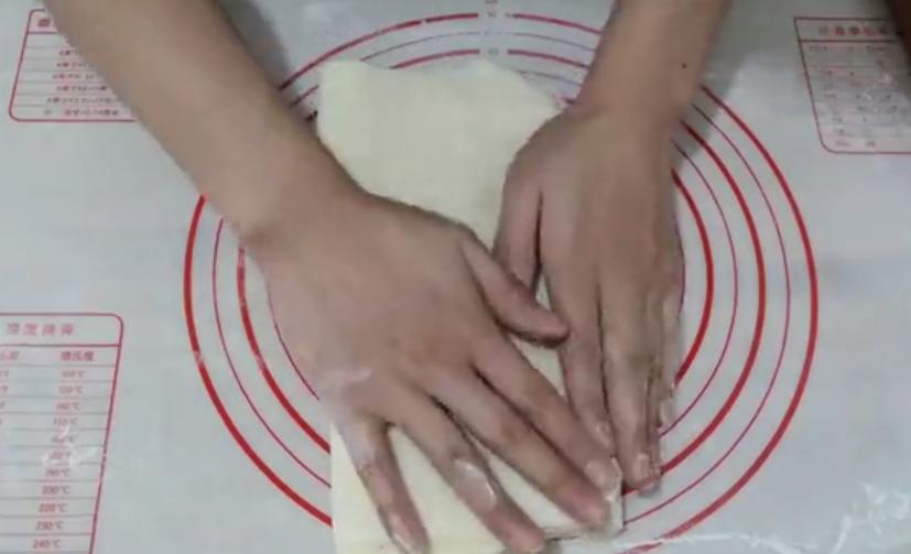 酥烧饼在家怎么做,想吃椒盐烧饼别买了教你在家做