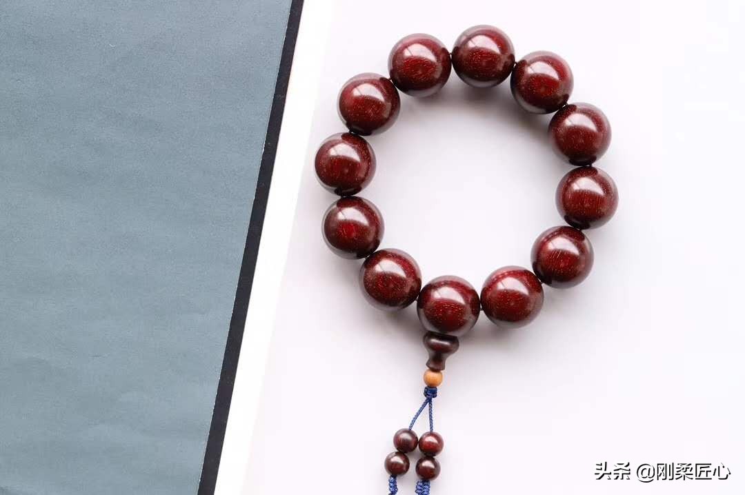 印度小叶紫檀手串多久变黑,小叶紫檀珠子会逐渐变黑吗