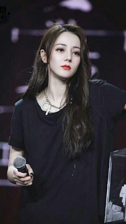 迪丽热巴在台上的霸气现场,迪丽热巴在片场撕头发