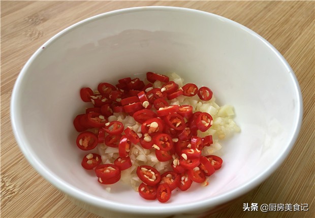 凉拌苦瓜最好吃的做法简单,苦瓜怎么凉拌不发苦