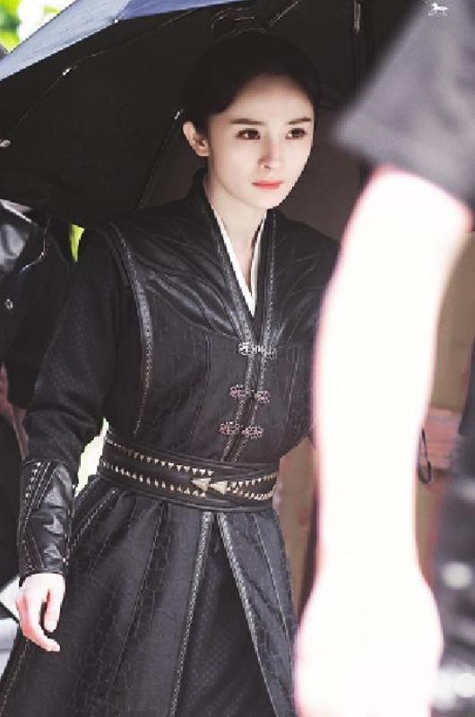 斛珠夫人杨幂嫁给皇上了吗,杨幂新签艺人袁雨萱