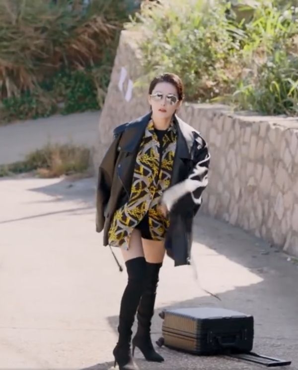 张馨予惊艳短发,张馨予过膝长靴穿搭