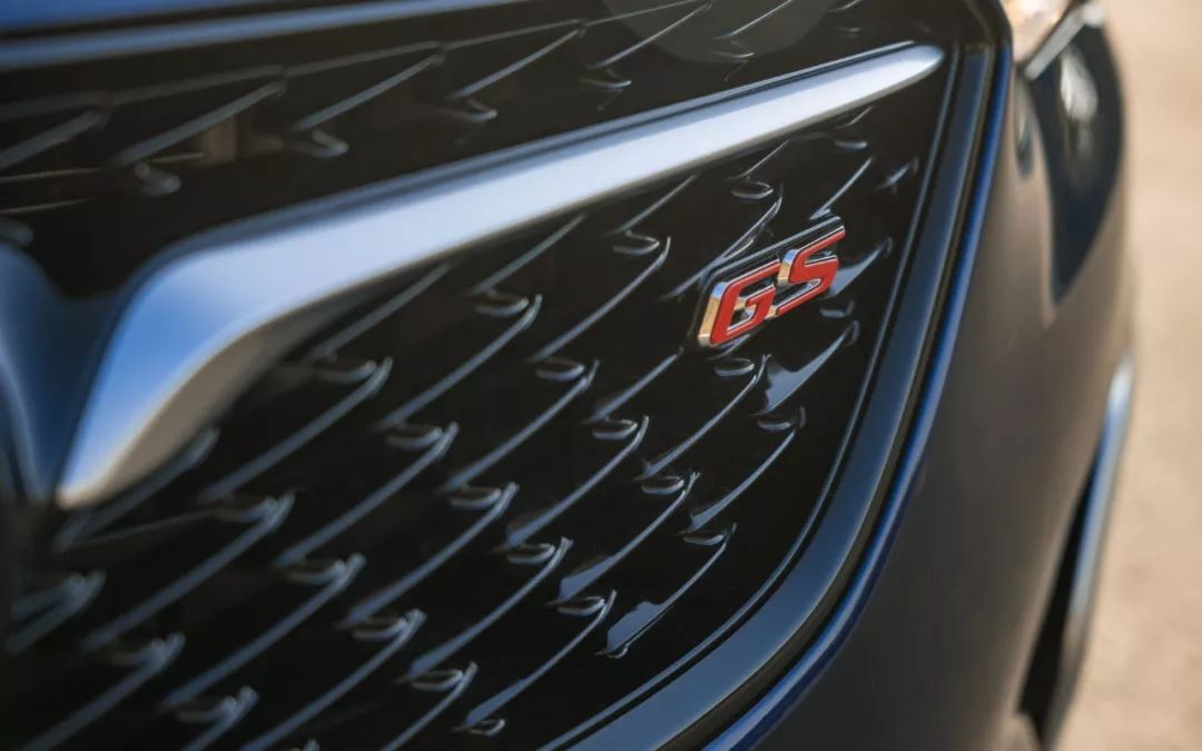 君威gs适合入手吗,小白买车速腾和君威建议买哪个