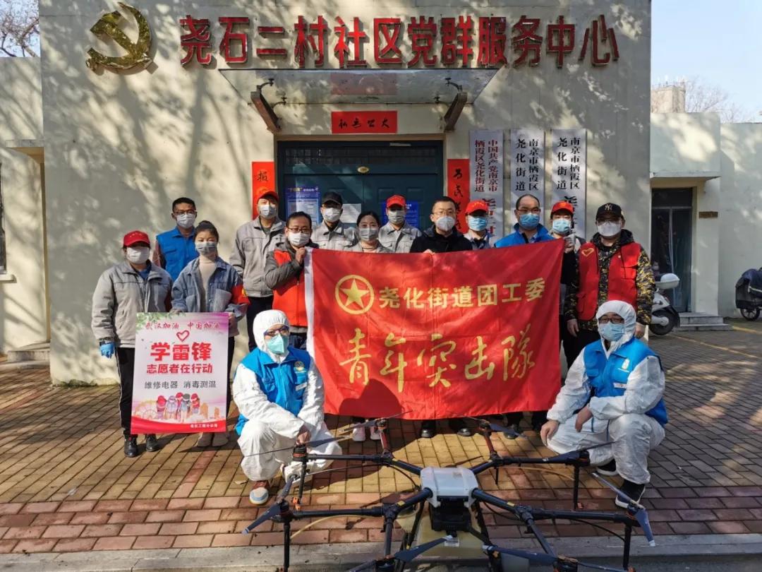 他一直都在诗歌,她一直都在作文600字