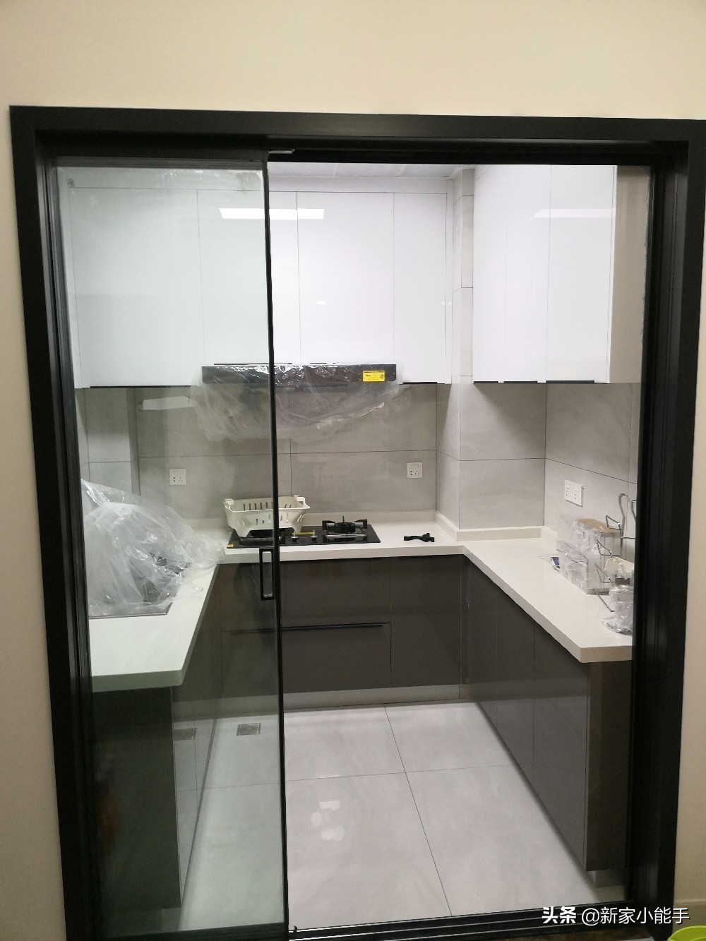 全屋家具搭配现代简约风格,装修现代简约新家入住