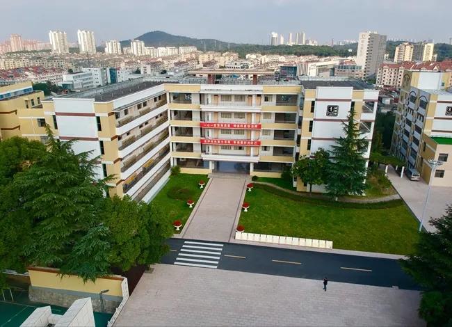 镇江实验高中在什么地方,镇江实验高中老师与学生视频