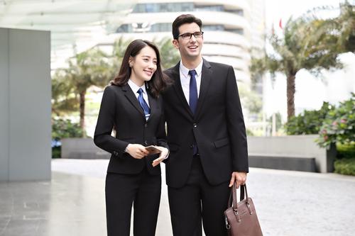 便携式熨烫机如何熨衬衫,衣服起皱哪款熨烫机好