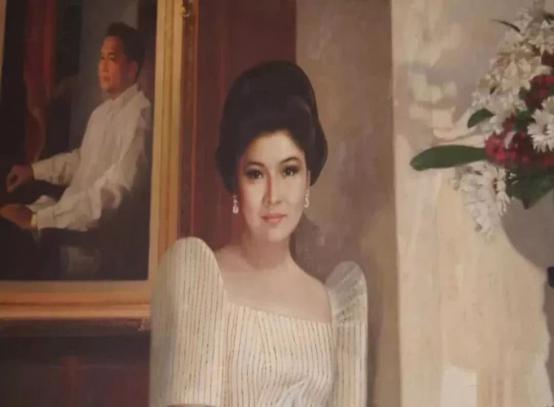 她曾获伟人世纪之吻，被称为菲律宾第一夫人，却在89岁判42年徒刑