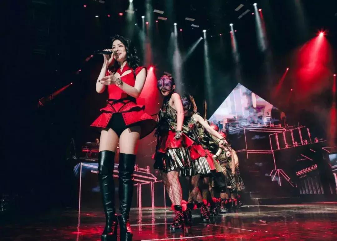 说“我的歌都有爆的潜力”的邓紫棋，才不是一个没有故事的女同学