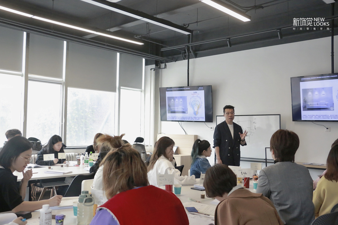 陈列衣服怎样陈列出高级感女装,高级服装陈列技巧