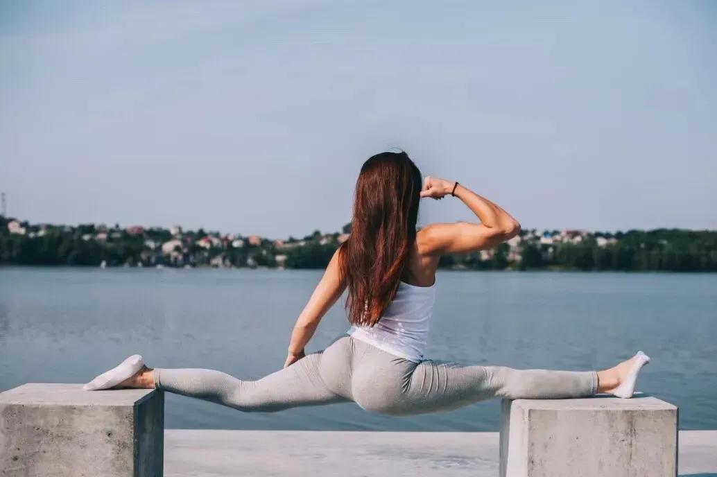 劈叉劈不下去练什么,劈叉胯不正怎么练