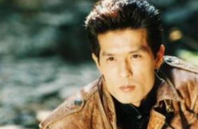 知名女星与已婚男同居18年，被当街扒衣殴打，怎么会沦落成这样？