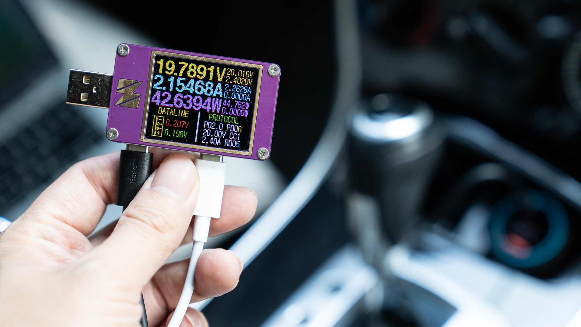 汽车人，出发！车生活补给利器，倍思160WQC5认证车载充电器分享