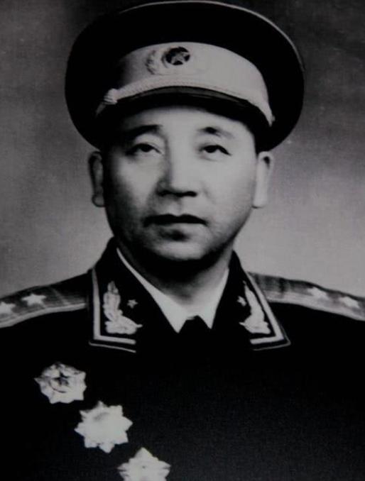 毛主席和群众一起抽旱烟，压力大时一天50根，革命胜利后戒掉没？