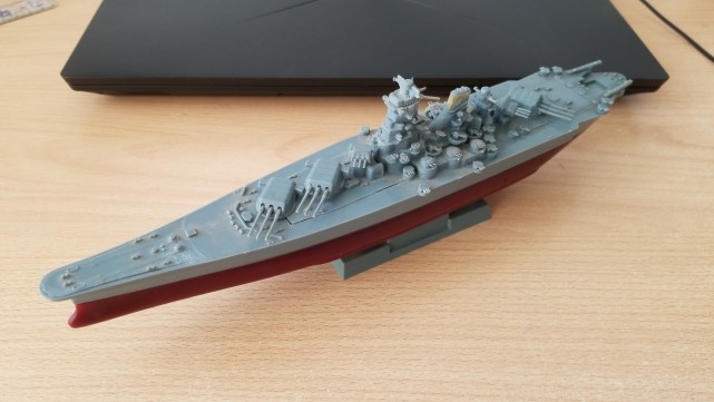 熊孩子掰坏航母模型,熊孩子掰断小金人后续